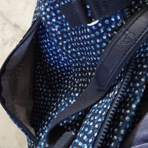 Kipling purse with monkey keychain. - Picture 14 of 16